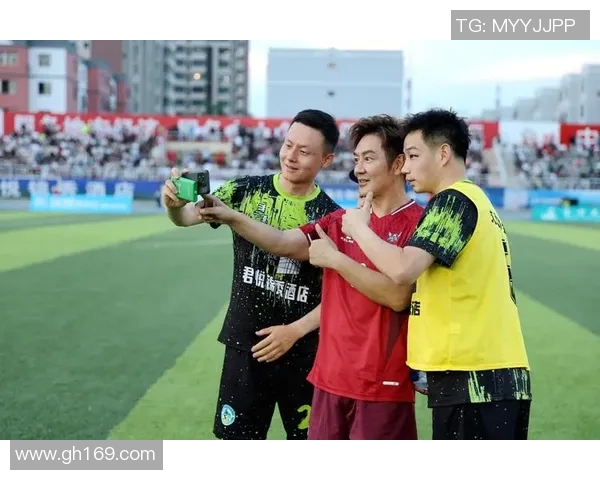 新梦想足球球星闪耀绿茵展现拼搏精神引领未来激情盛宴